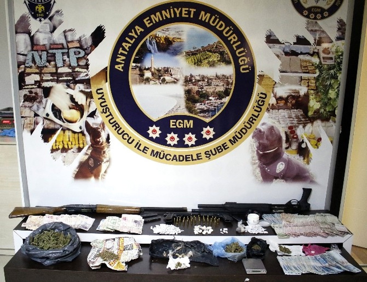 Antalya\'da Uyuşturucu Operasyonu: 6 Kişi Tutuklandı