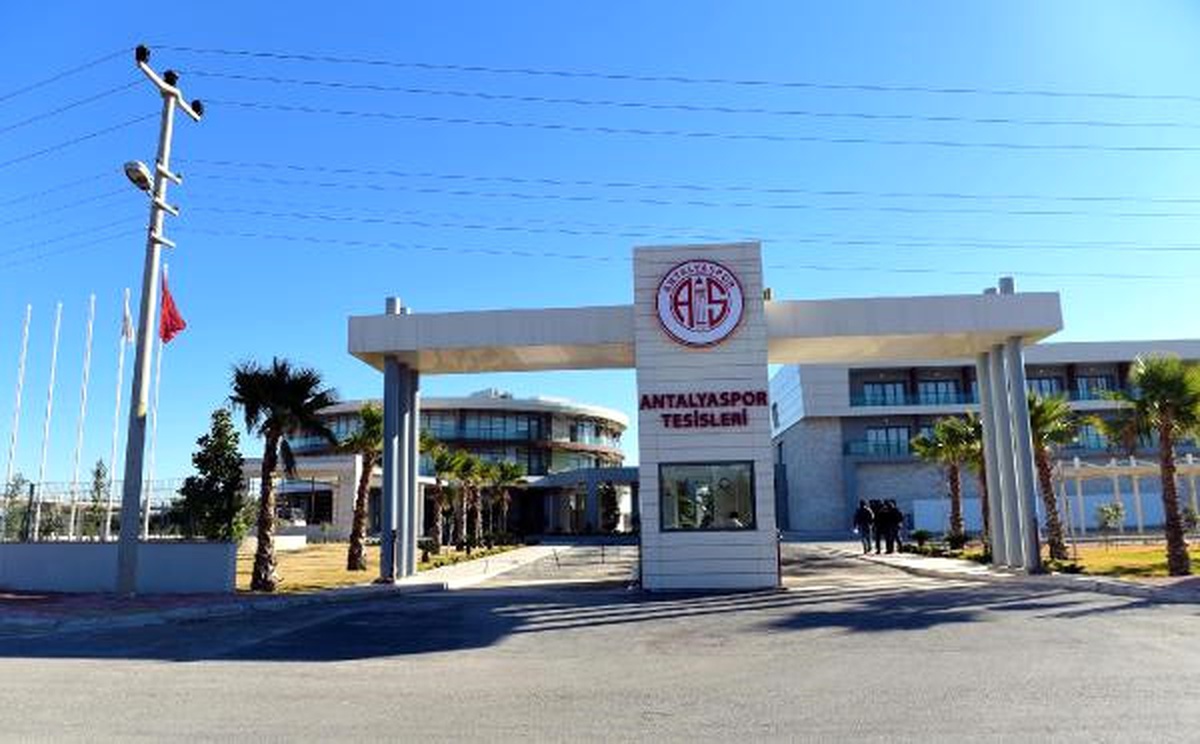 Antalyaspor Yeni Tesislerinde İlk Antrenmanı Yaptı