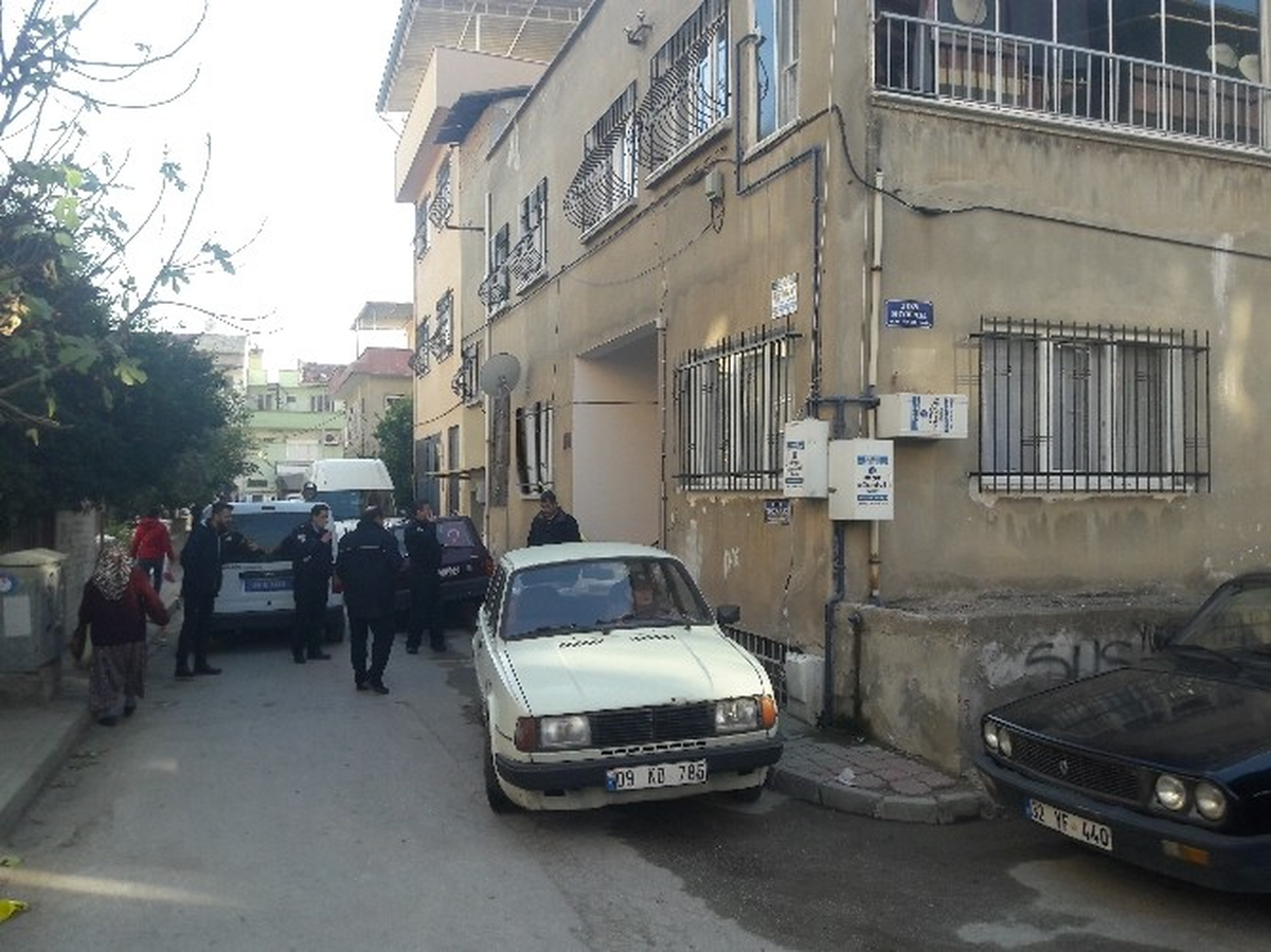 Azeri Kadın Arkadaşına \'İntihar Ediyorum\' Dedikten Sonra Kendini Astı