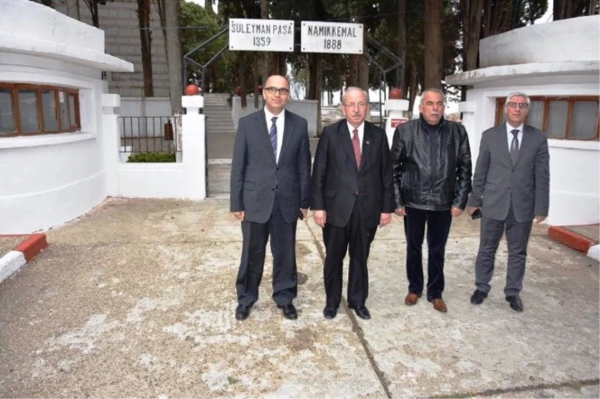 Başkan Albayrak Namık Kemal ve Süleyman Paşa\'nın Mezarını Ziyaret Etti