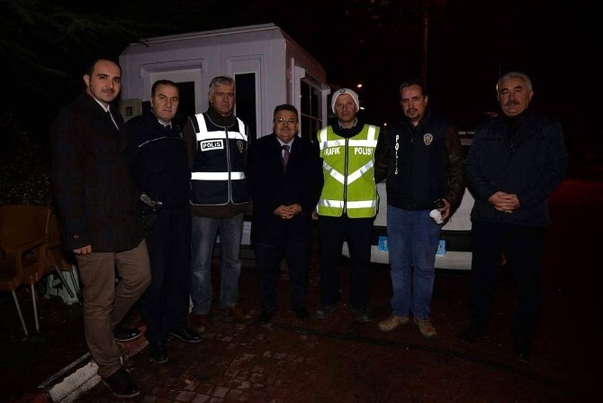 Başkan Yağcı Nöbetteki Polislerin Yanında