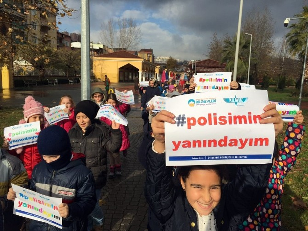 Bilgievi Öğrencilerinden \'Polisimin Yayındayım\' Mesajı