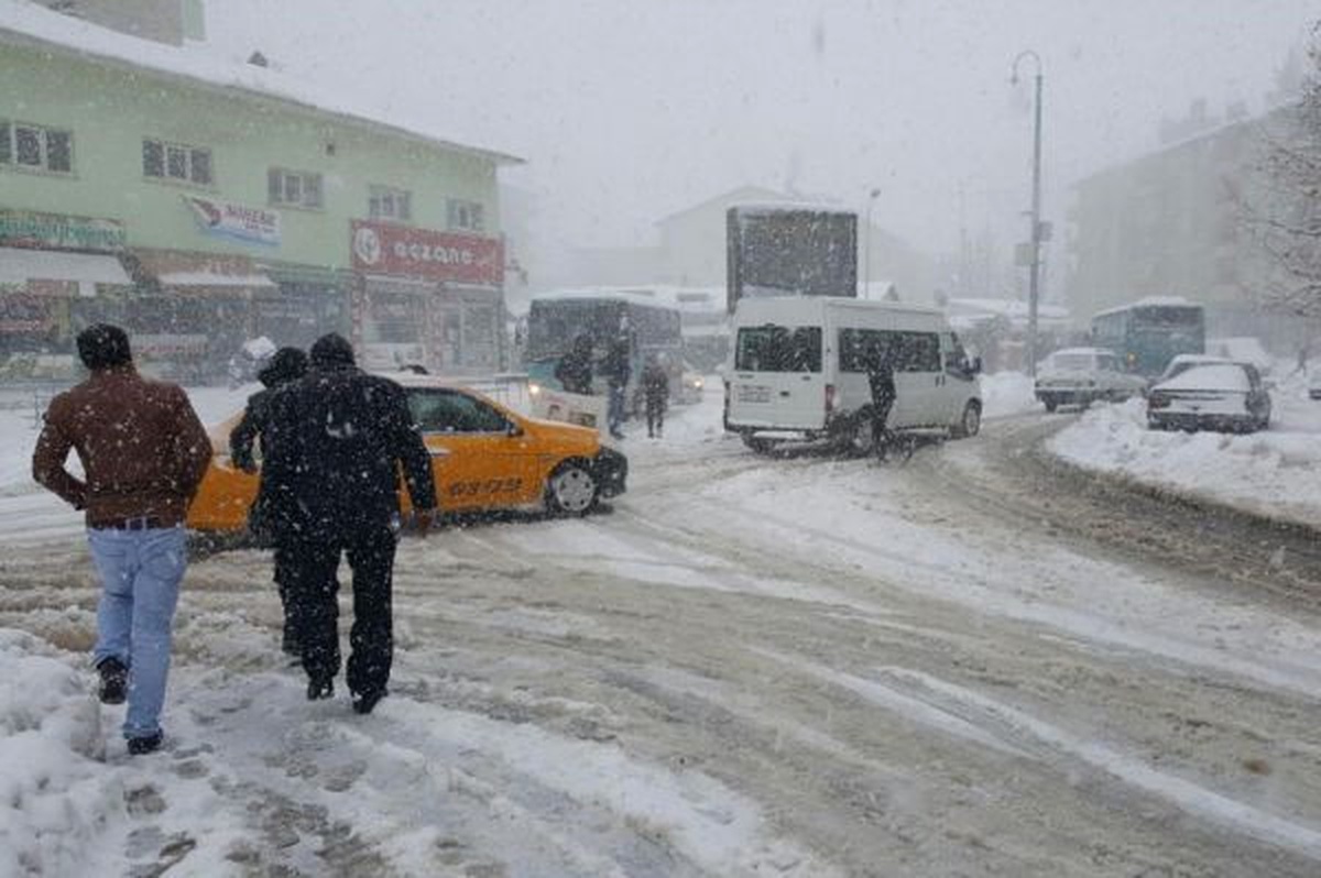 Bingöl, Tunceli ve Siirt\'te Kar Esareti Sürüyor