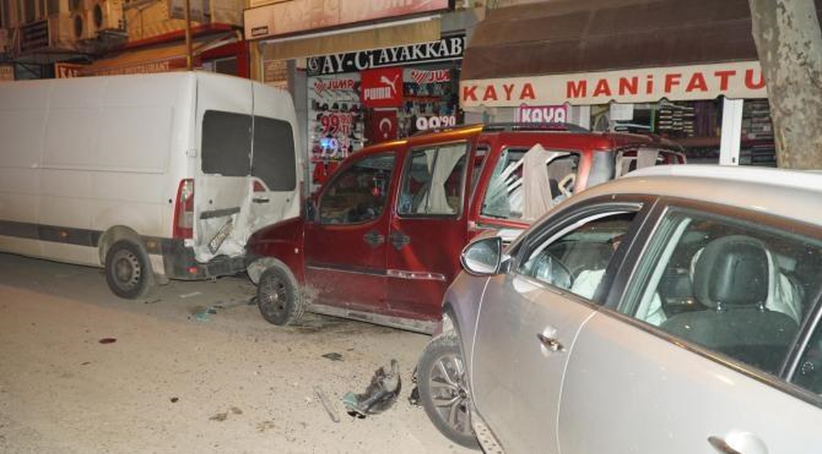 Cip, Park Halindeki Araca Çarptı: 1 Yaralı