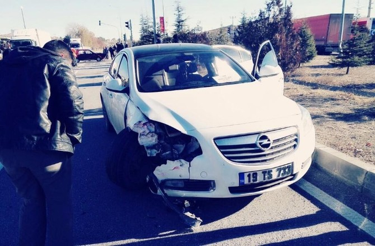 Çorum\'da Trafik Kazası: 3 Yaralı