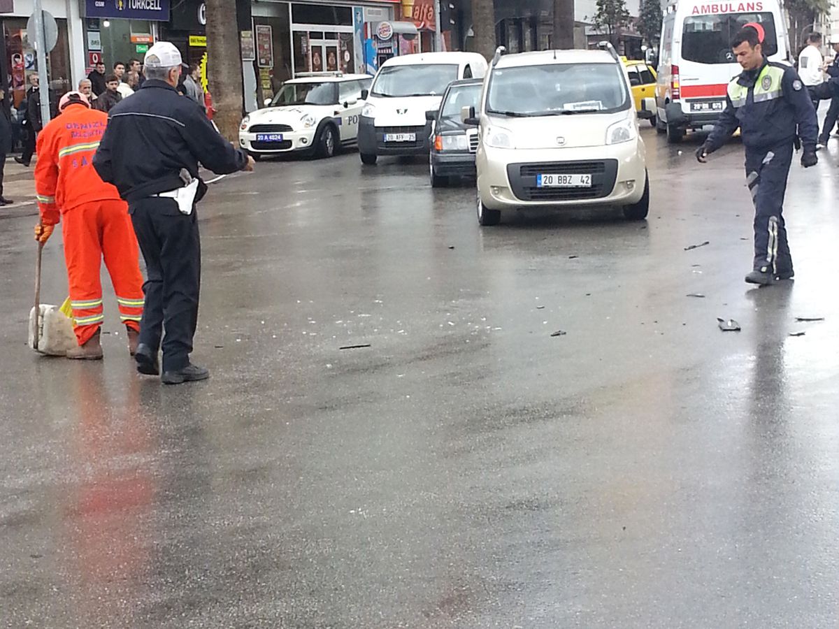 Diyarbakır\'da Trafik Kazası: 2 Ölü, 2 Yaralı