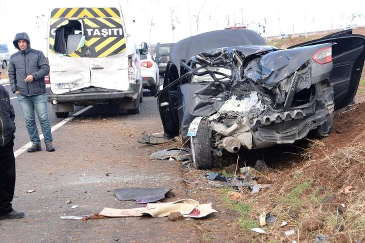 Diyarbakır\'da Trafik Kazası: 2 Ölü, 2 Yaralı