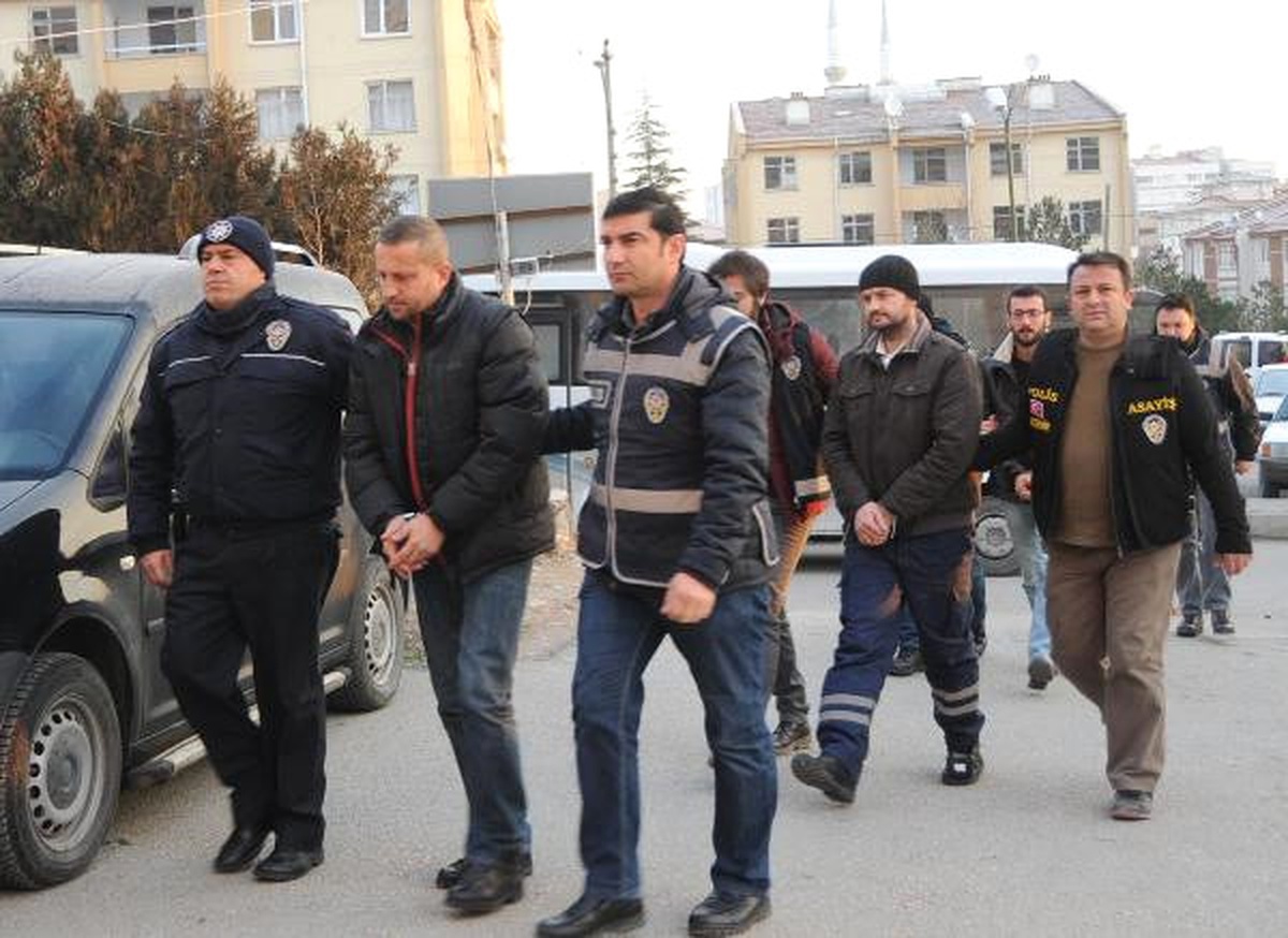 Eskişehir\'de Fetö Şüphelisi 13 Kişi Adliyeye Sevk Edildi