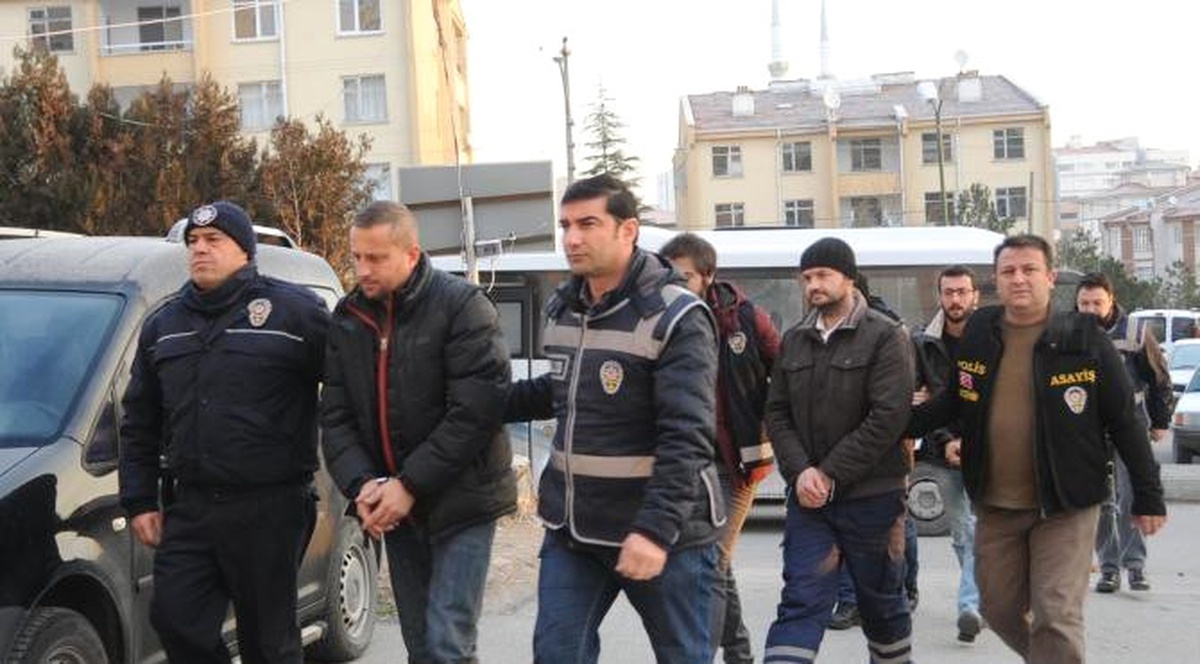 Eskişehir\'de Fetö Şüphelisi 13 Kişi Adliyeye Sevk Edildi