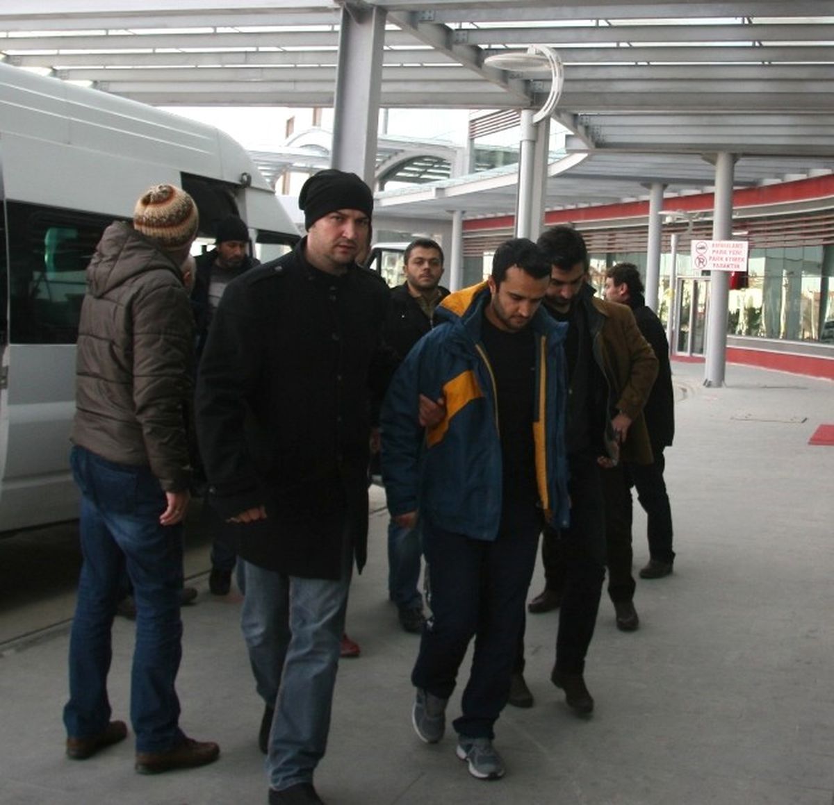 Fetö Operasyonunda, 7\'si Eski Asker 9 Kişi Gözaltına Alındı
