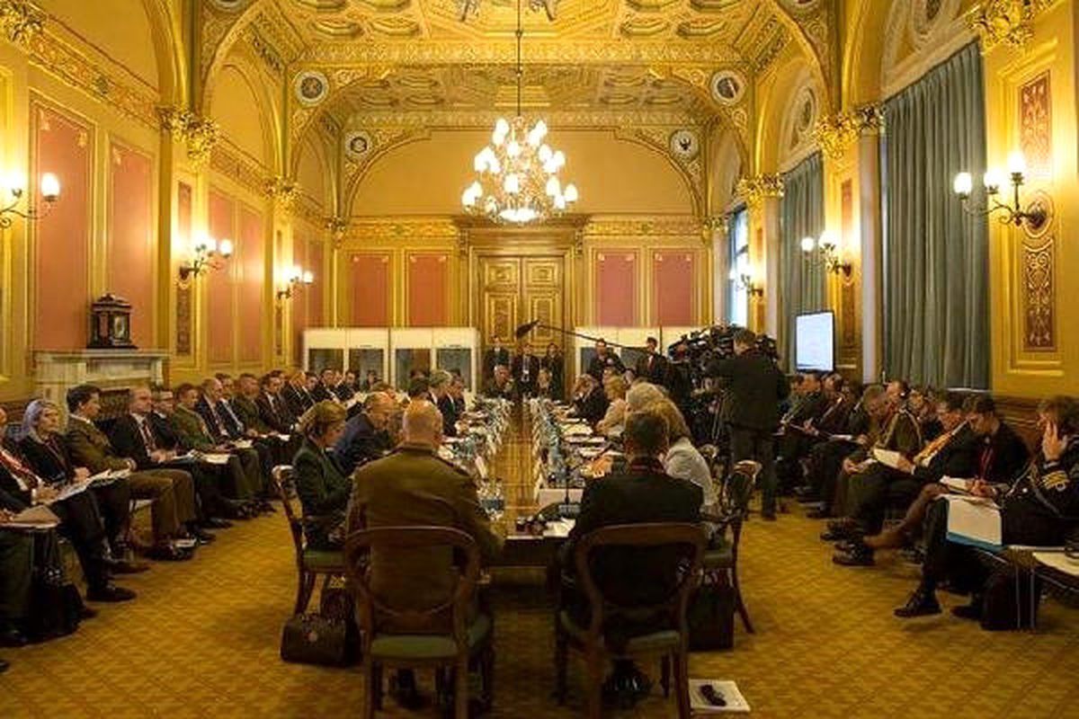Fikri Işık, Londra\'daki Işid\'le Mücadele Toplantısına Katıldı