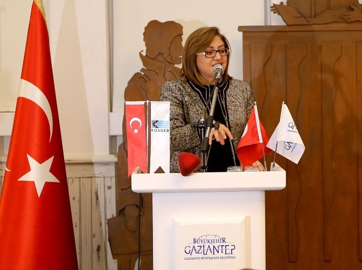 Genç Girişimciler Sertifikalarını Bakan Özlü\'den Aldı