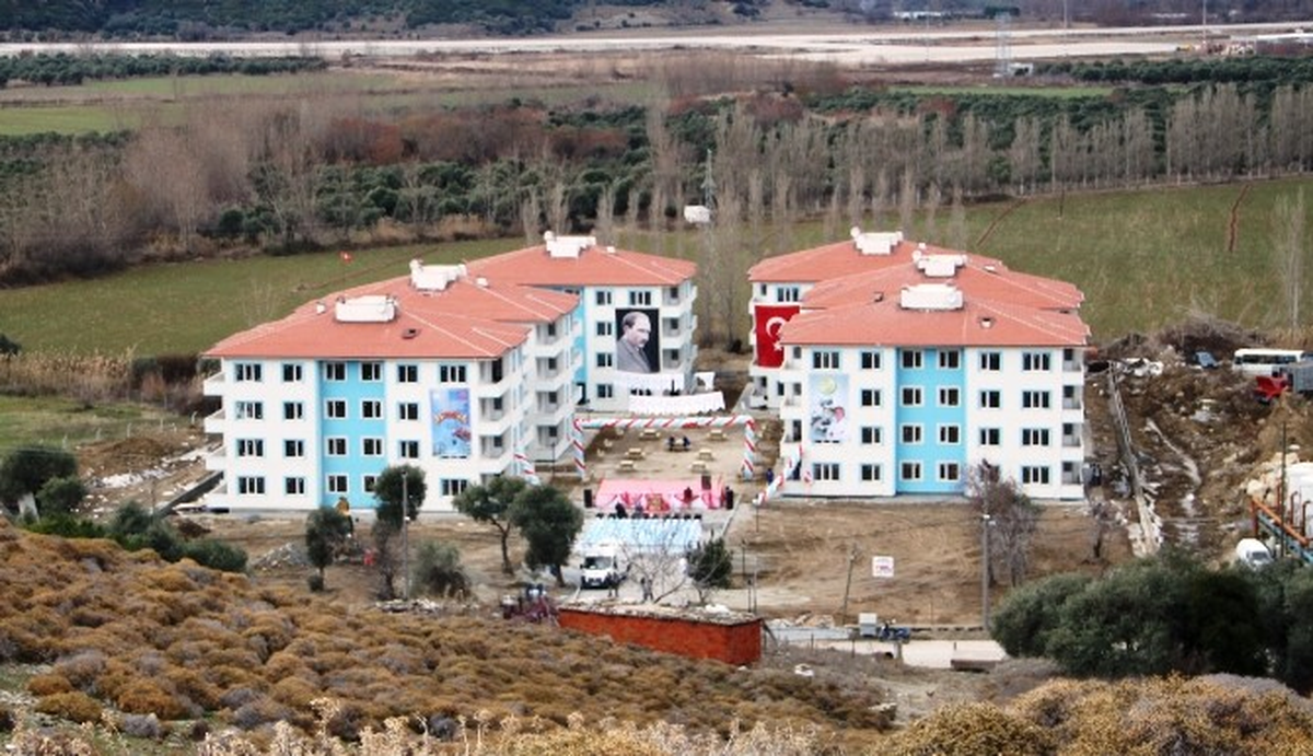 Gökçeada Belediyesi Sosyal Konutlarının ve Çevre Düzenlemesi İşi Tamamlandı