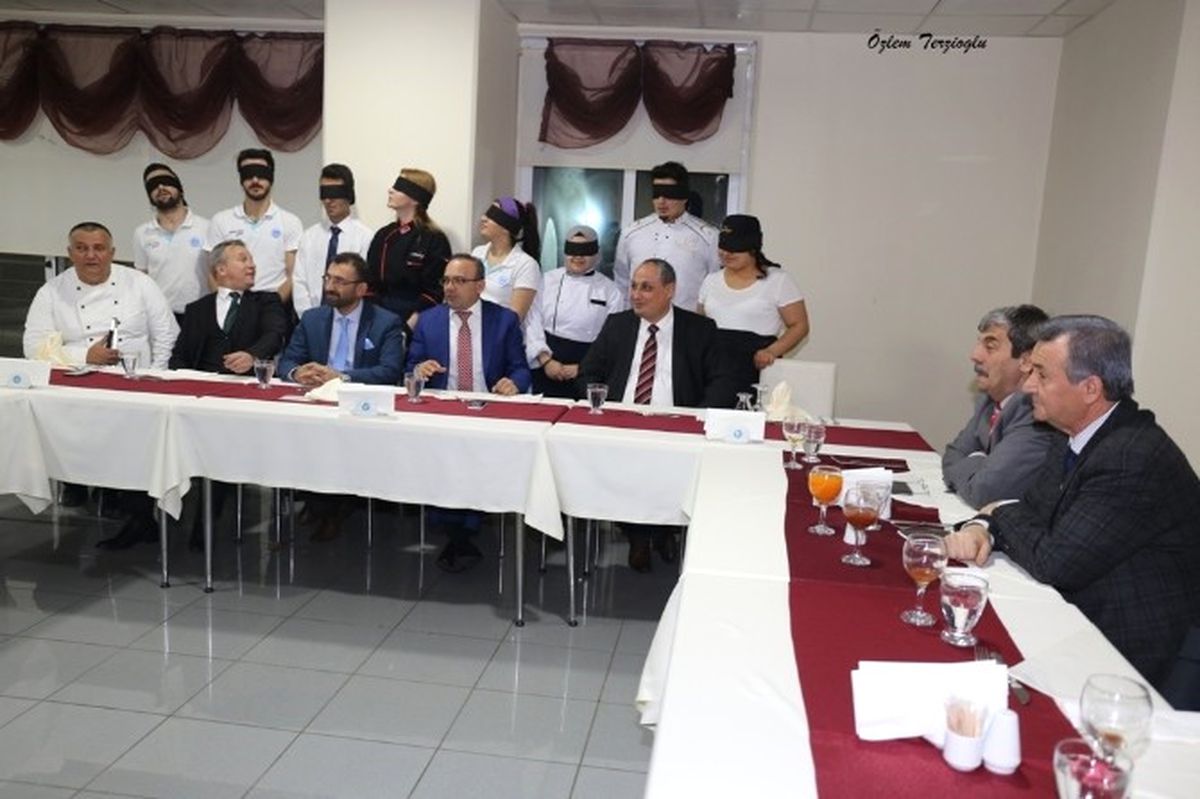 Gözleri Kapalı Yemek Pişirdiler