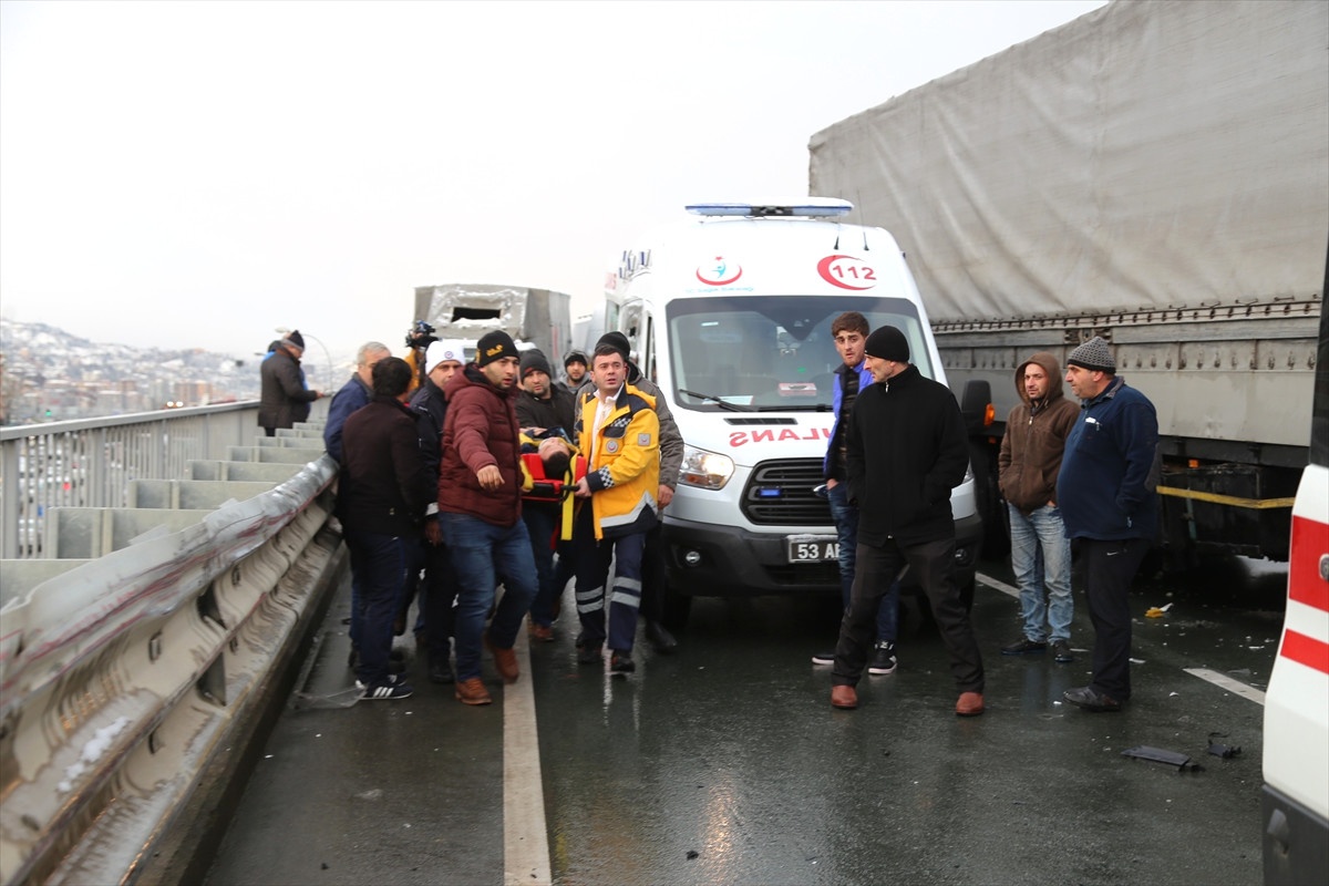 Güncelleme - Rize\'de Zincirleme Trafik Kazası: 1 Ölü, 9 Yaralı