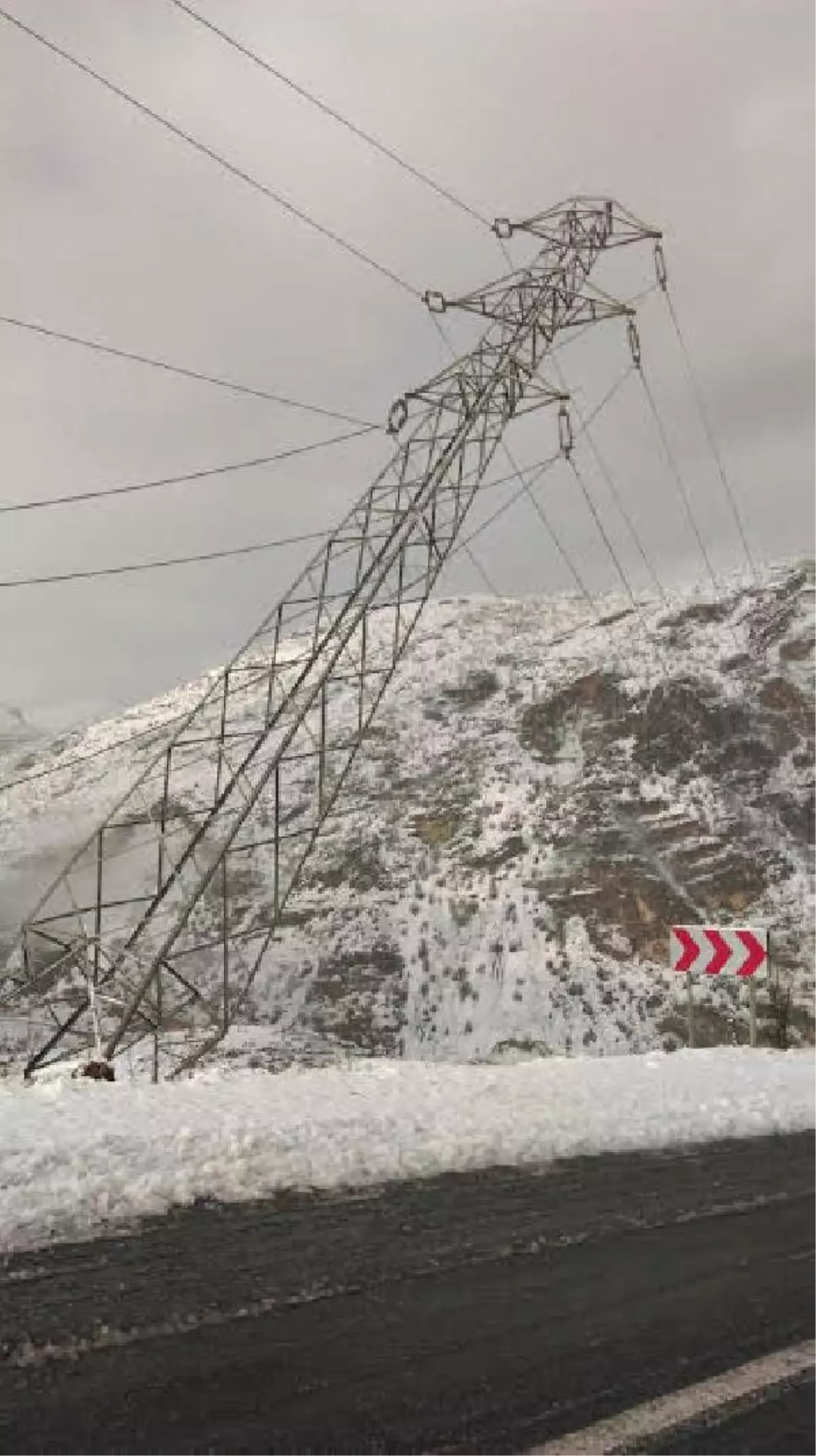 Hakkari\'de 91 Köy ve 242 Mezarının Yolu Kapandı (2)