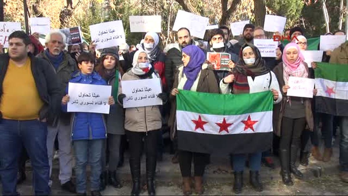 Halep Protestosunda Suriyeliler Arasında Arbede