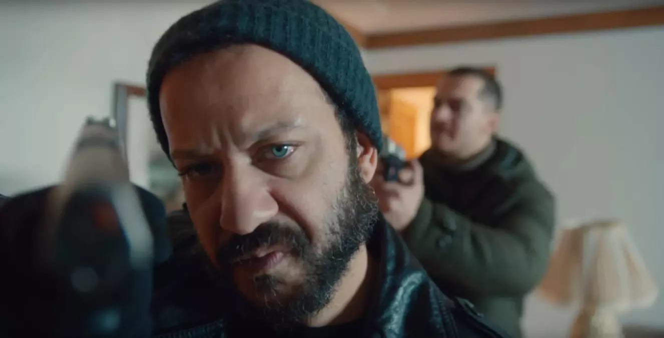 İçerde Yeni Bölümünde Sarp, Davut\'un Kafasına Silah Dayıyor