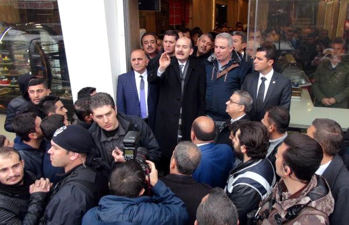 İçişleri Bakanı Soylu Cizre\'de Esnafı Ziyaret Etti