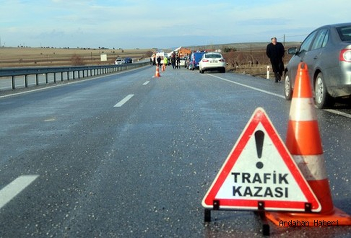 Ilgın\'da Tır Kamyona Çarptı: 1 Yaralı