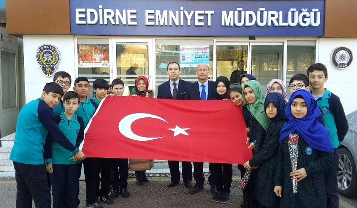 İmam Hatip Öğrencilerinden Türk Polisine Destek