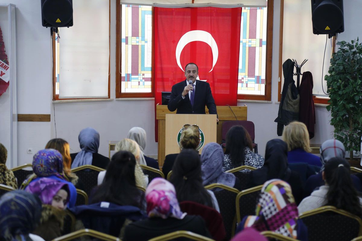 Kadın Girişimcilere Sertifikalarını Dağıttı