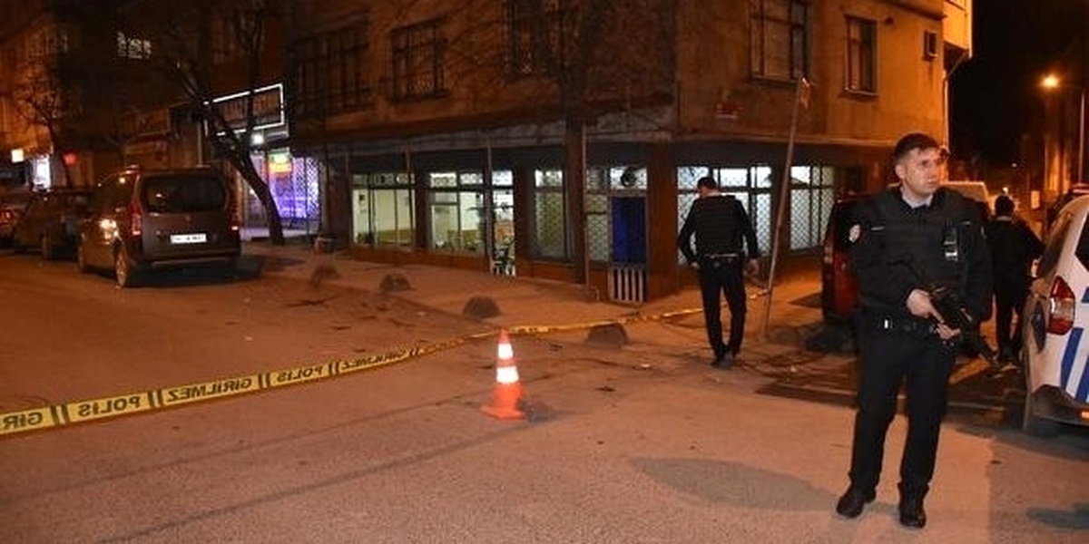 Kaferya Sahibi Elektriği Kesmeye Gelen 2 Görevliyi Rehin Aldı