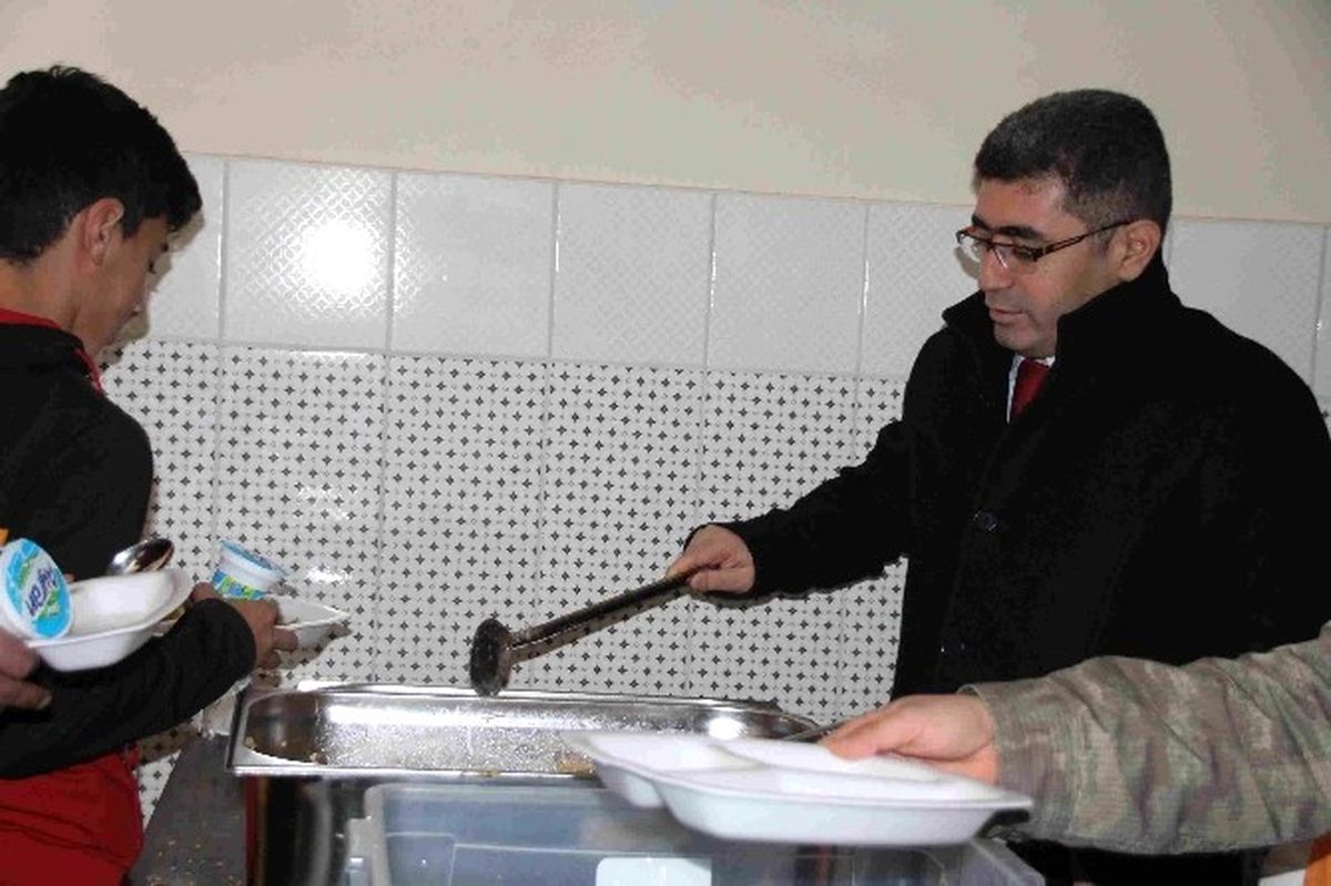 Kaymakam Çetin\'den Yemek Denetimi