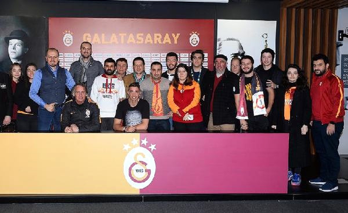 Kombine Alan Sarı-kırmızılı Taraftarlar Riekerink ve Muslera ile Tanıştı