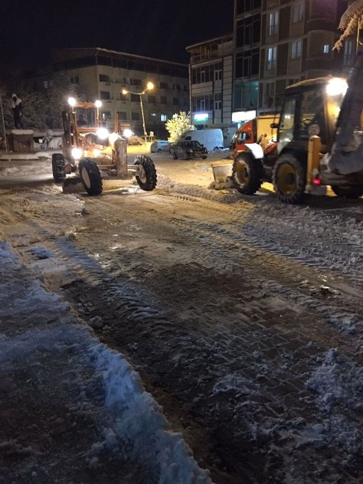 Malazgirt\'te Kar Temizleme Çalışması