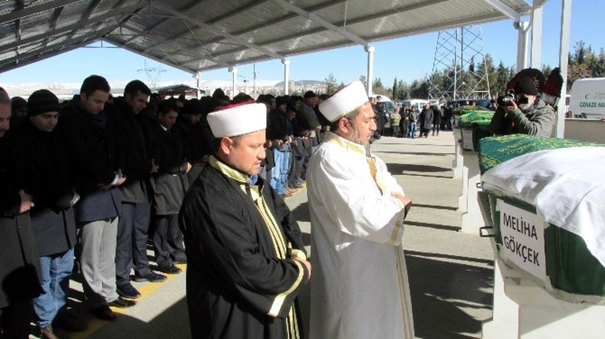 Melih Gökçek\'in Halası Gaziantep\'te Toprağa Verildi