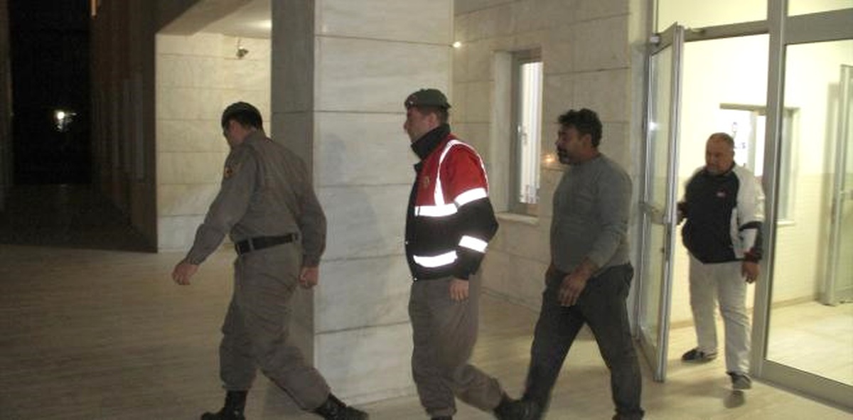 Milas\'ta Bir Babanın Oğlunu Kemerle Darbetmesi