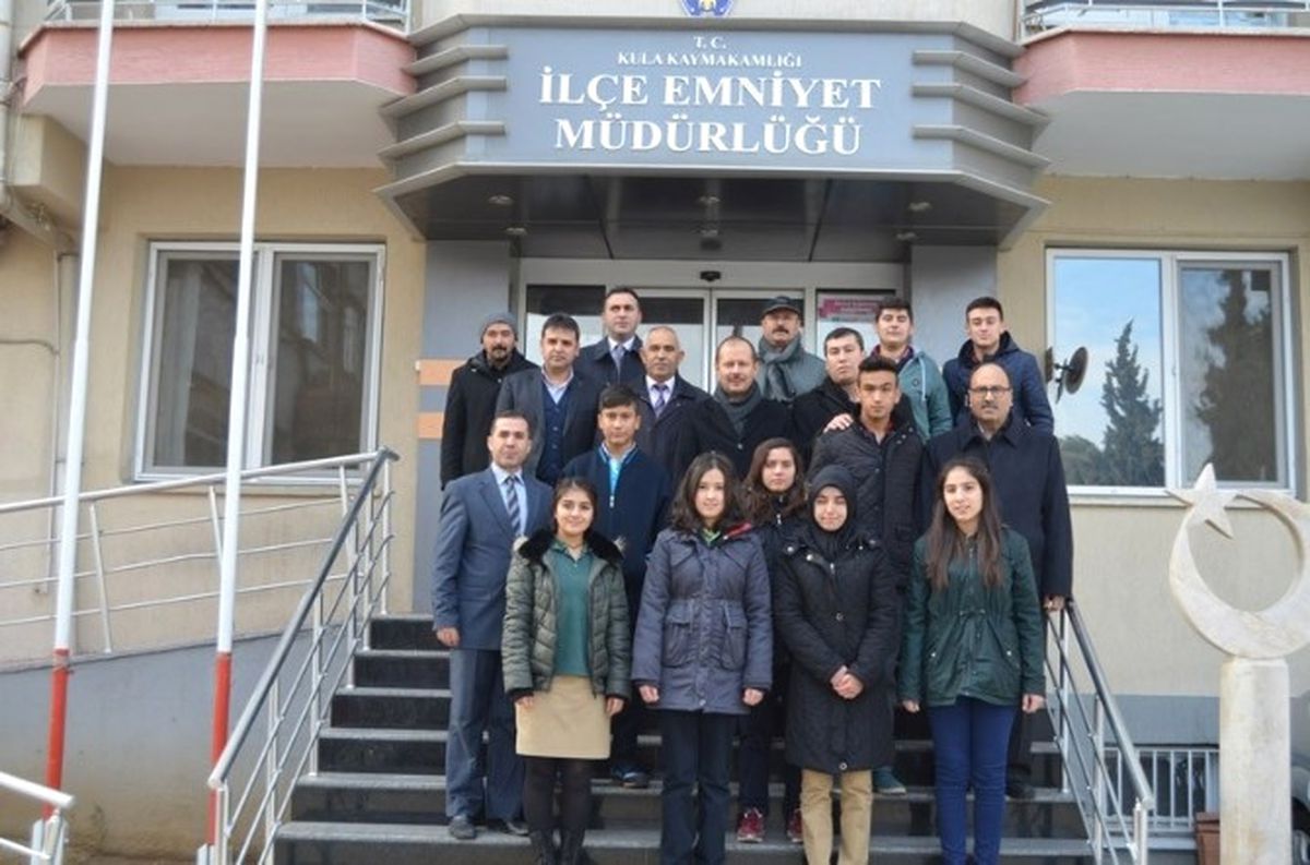 Öğrenciler ve Öğretmenler Terörü Lanetledi