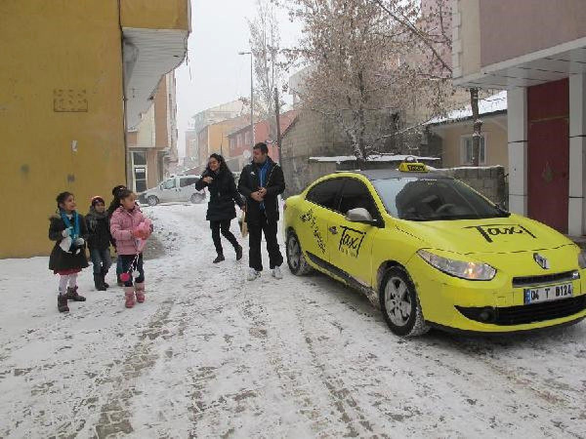 Öğretmen Çift, Öğrencileri Misafir Ediyor