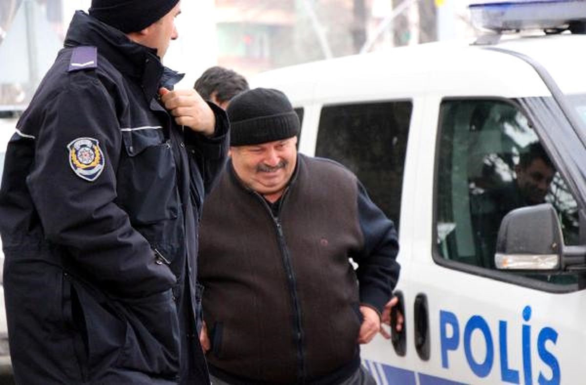 Okul Müdürüne 9 Öğrenciye Tacizden Gözaltı