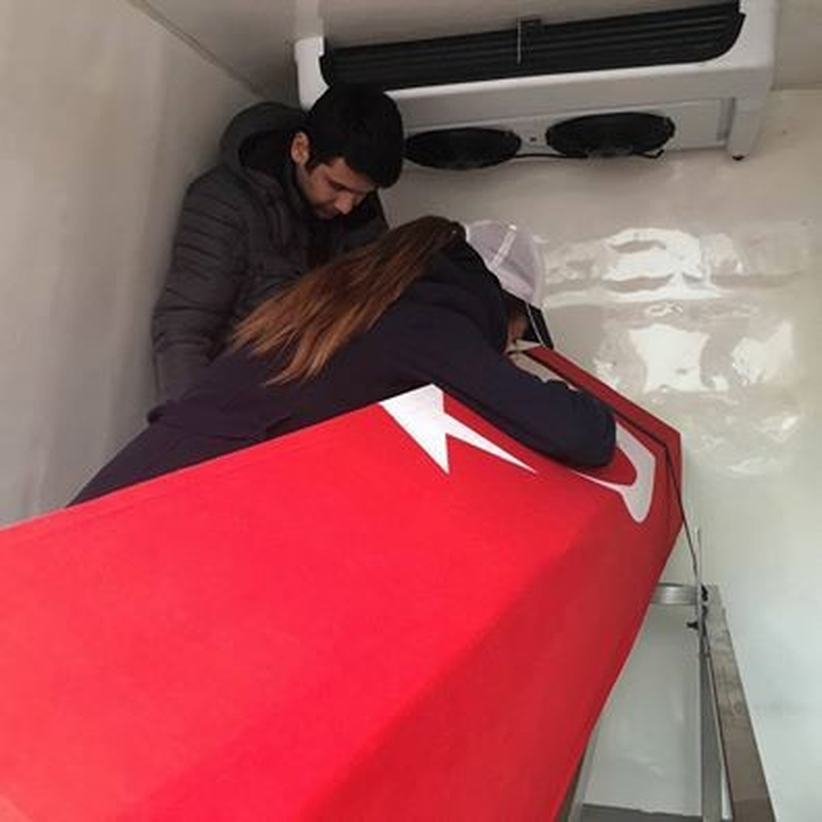 Şehit Kızı Melis Usta: "Babamın Kanını Yerde Bırakmayacağım"