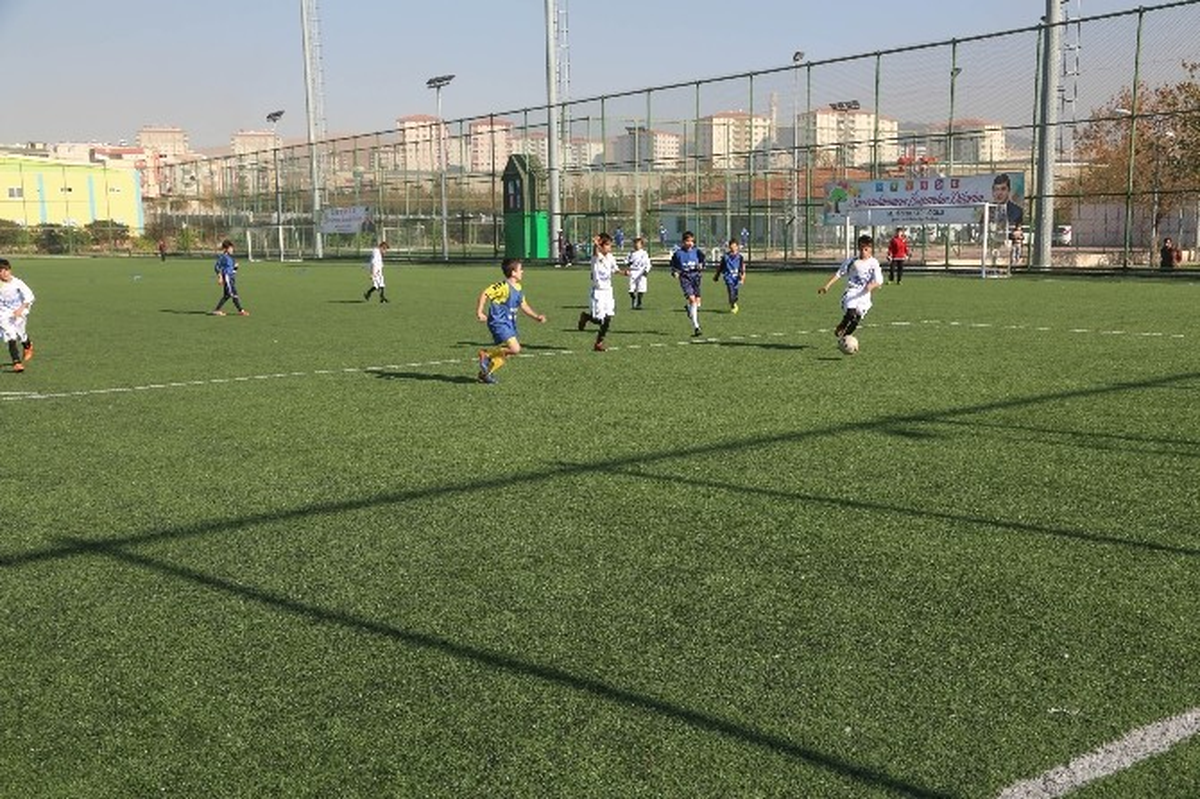Şehitkamil\'de Futbol Aşkıyla Omuz Omuza