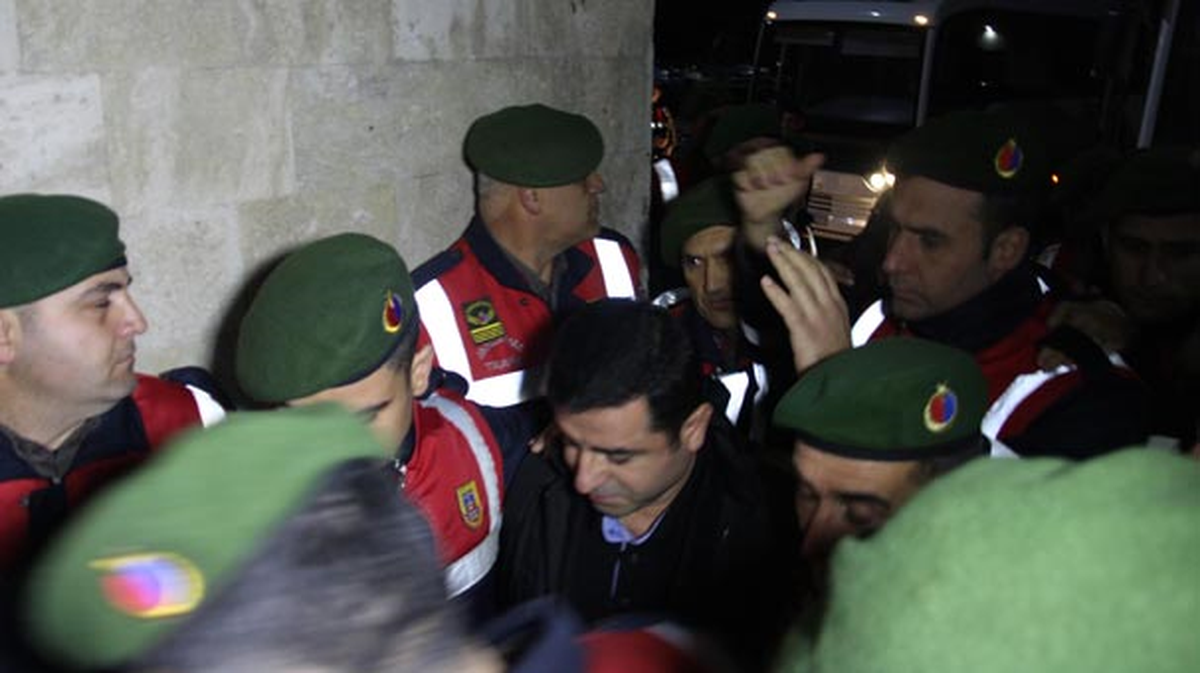 Selahattin Demirtaş, Hastanede Sağlık Kontrolünden Geçirildi