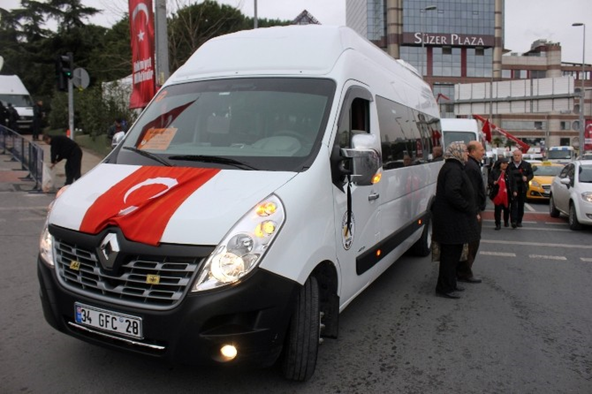 Servis Şoförlerinden Teröre Kornalı ve Siyah Kurdeleli Tepki