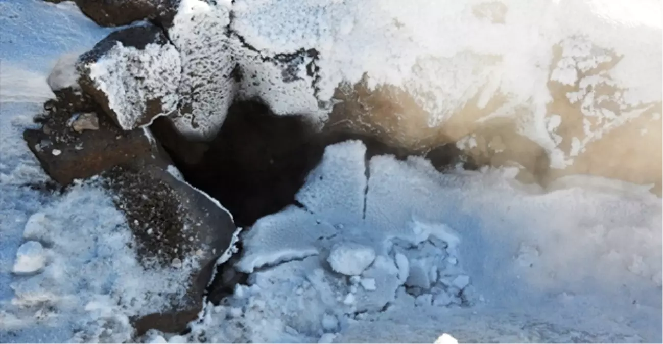 Sıcaklık Düşünce Jeotermal Kaynağın Buharı Belirginleşti