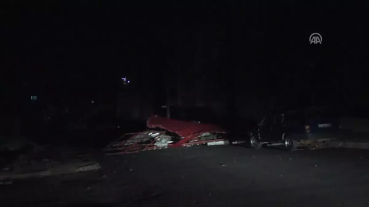 Şiddetli Rüzgar Çatıları Uçurdu