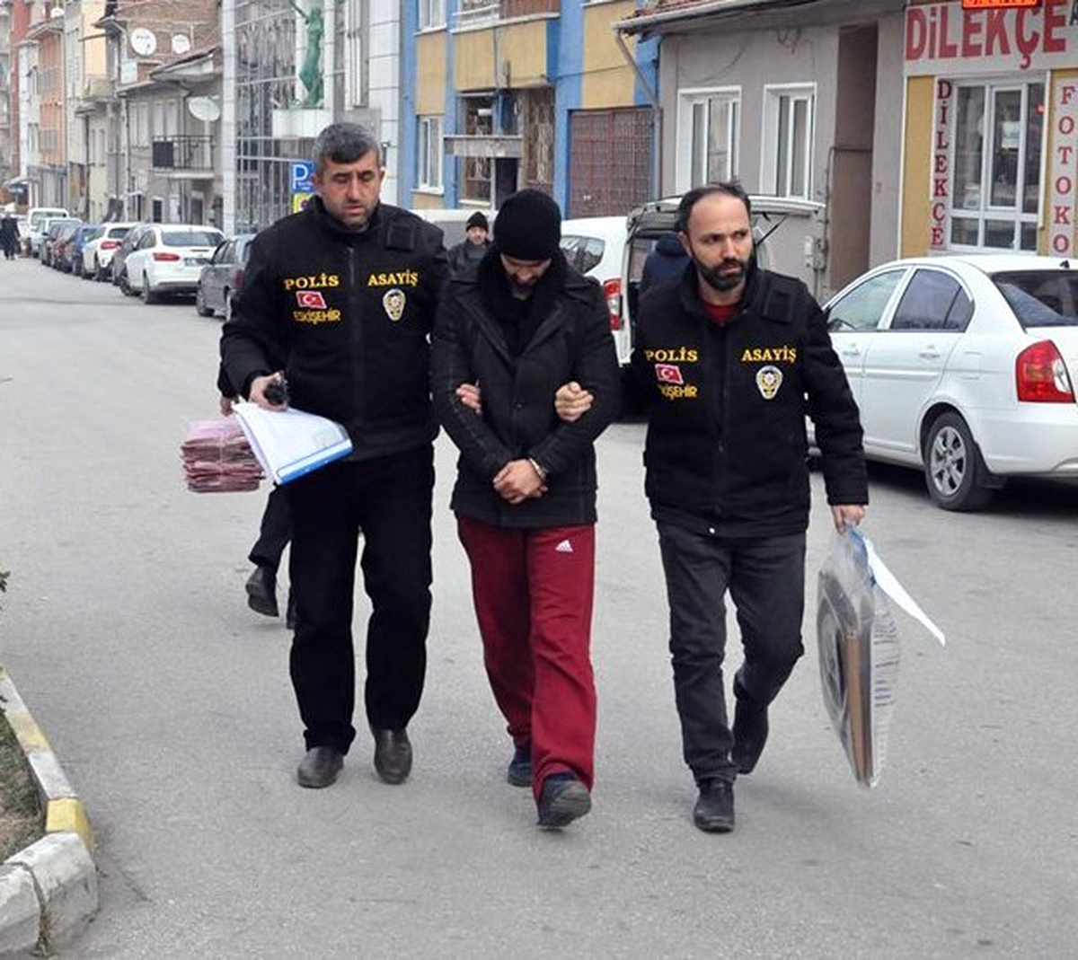 Sigara Hırsızı Kovalamaca Sonucunda Yakalandı