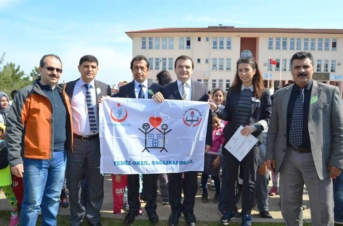 Subaşı\'ndaki Okullara Beyaz Bayrak