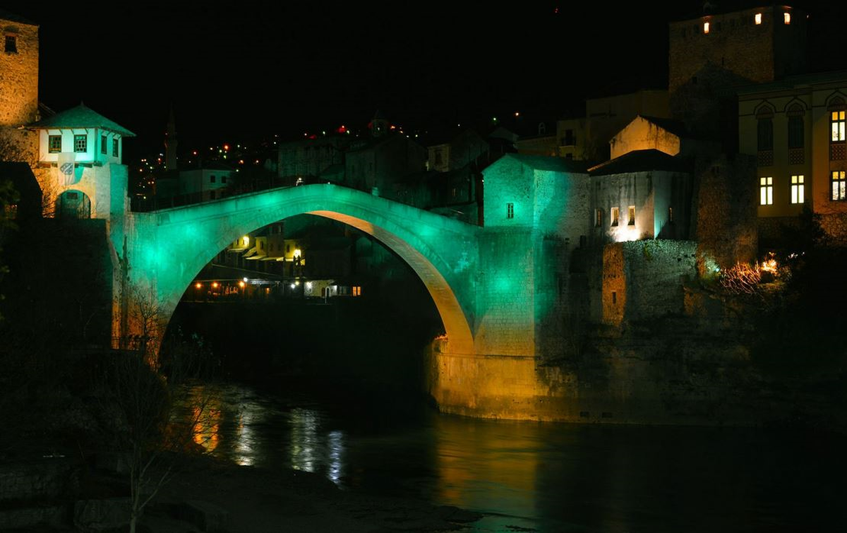 Tarihi Mostar Köprüsü, Halep İçin Işıklandırıldı!