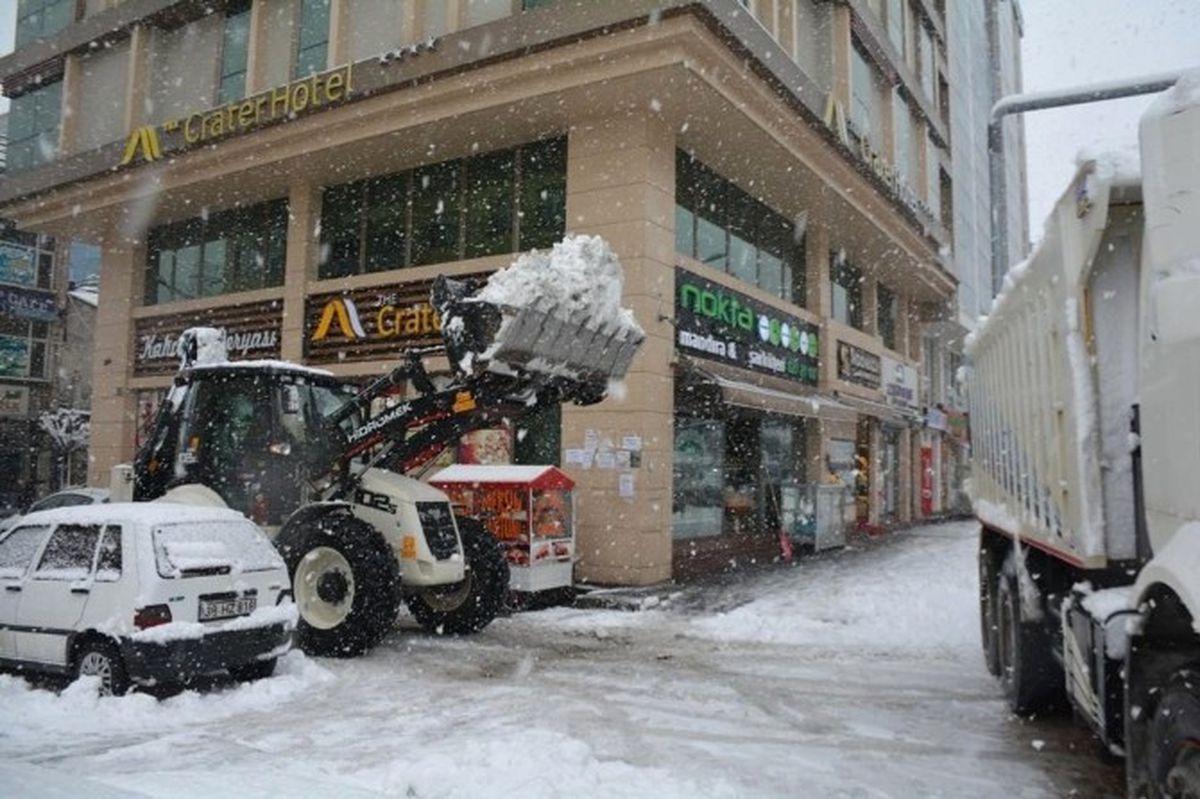 Tatvan\'da Kar Temizleme Çalışması