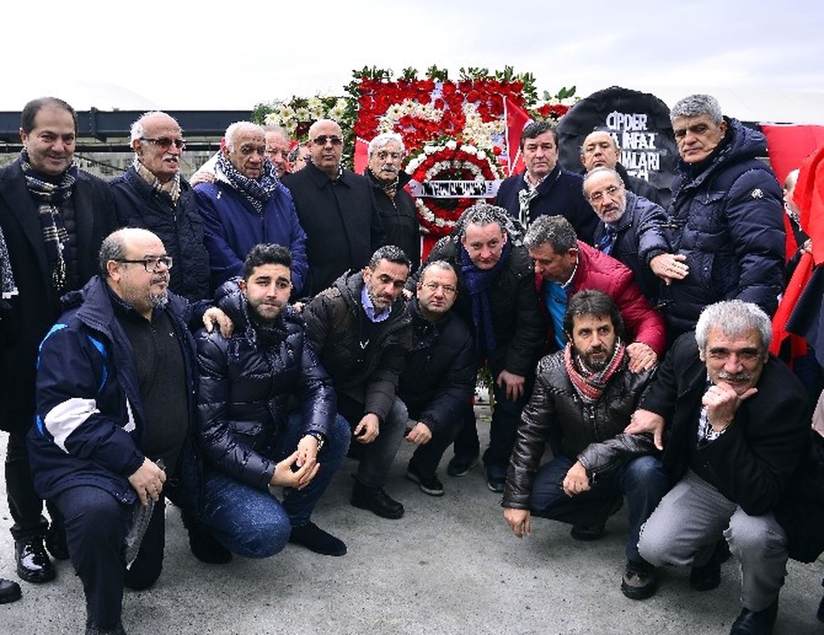 Tsyd Başkanı Oğuz Tongsir ve Yönetim Kurulu Şehitler Tepesi\'ne Çelenk Bıraktı