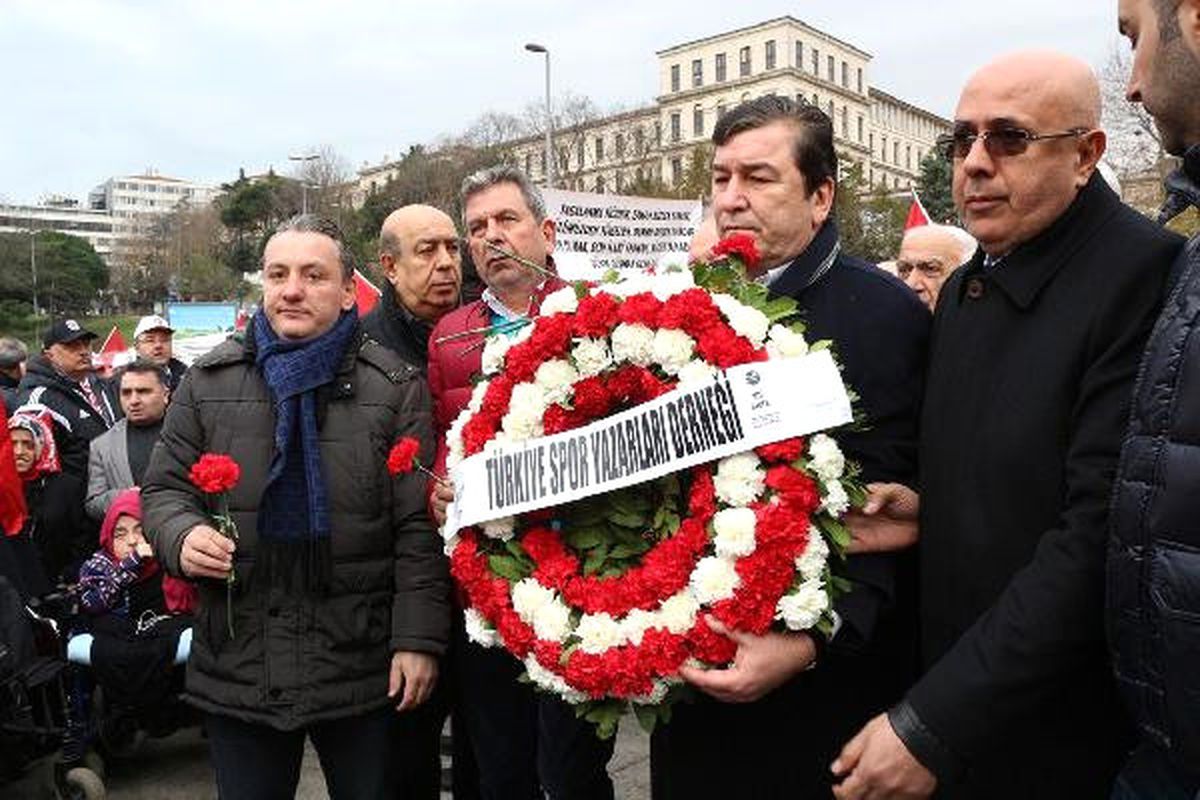 Tsyd Şehitler Tepesi\'ne Çelenk Bıraktı