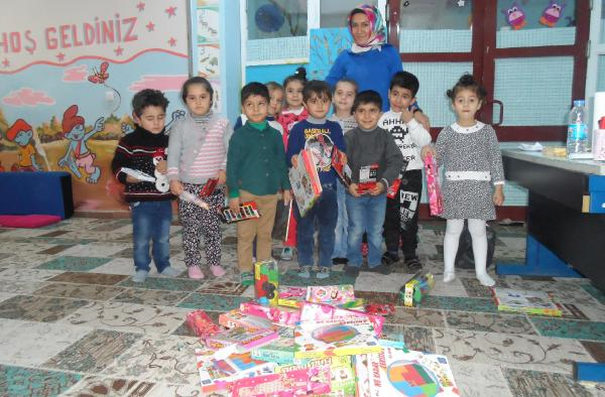 Üniversite Öğrencisi Silopili Çocuklara Oyuncak Gönderdi