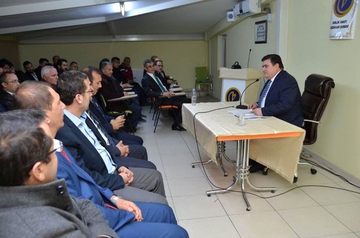 Vali Arslantaş, Birlik Vakfında Söyleşide Bulundu