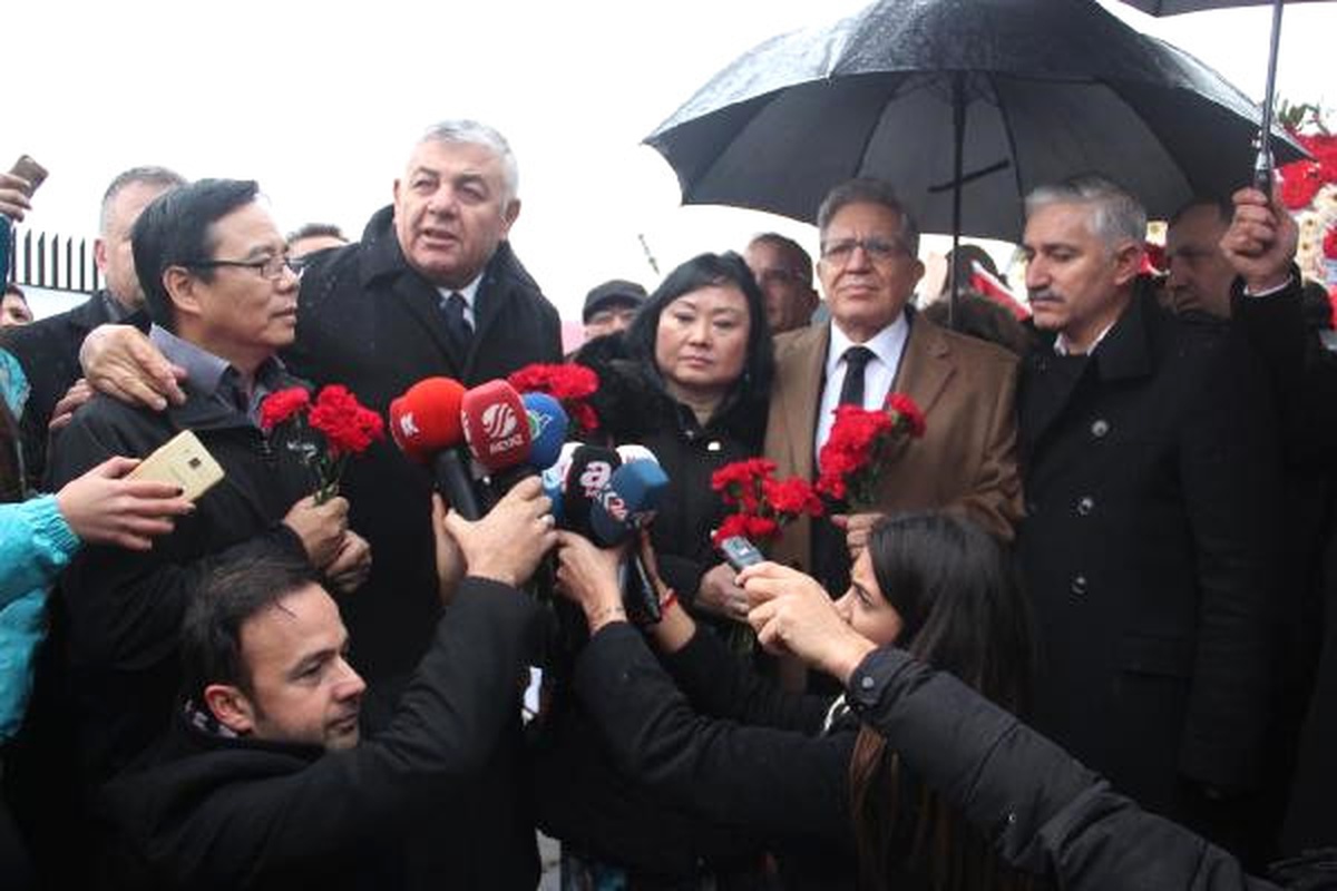 Vietnam Savaşı\'nın Simgesi, Şehitler Tepesi\'nde Gözyaşı Döktü